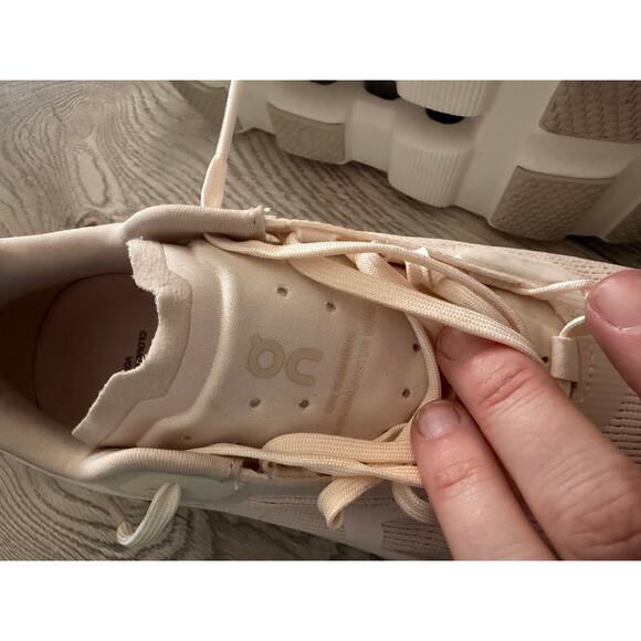 EUC On Cloudmonster Void women’s running shoes sz 10 color dew/ ivory - Picture 5 of 13